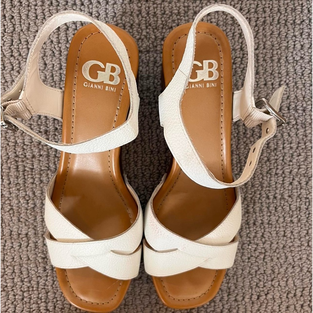Gianni Bini white platform clogs/heels!!!
